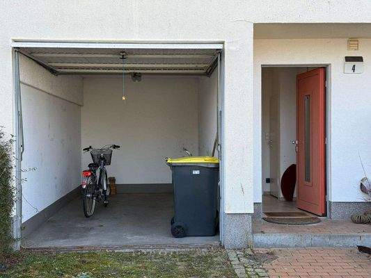 Eingang und Garage.jpg