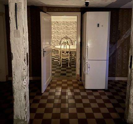 Blick Küche ins Esszimmer