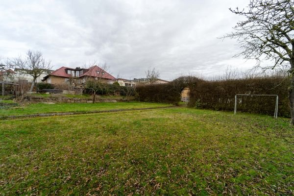 Außenansicht + Garten