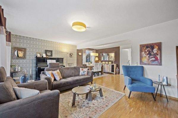 Wohnzimmer mit Essbereich