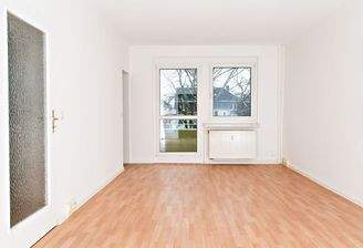 Wohnzimmer mit Balkon