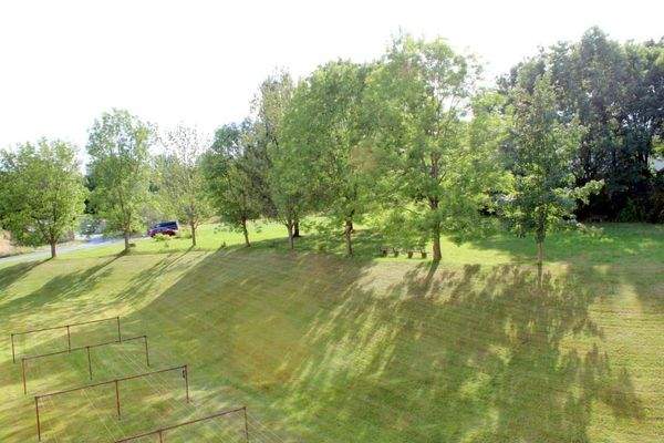 Wäschplatz hinterm Haus