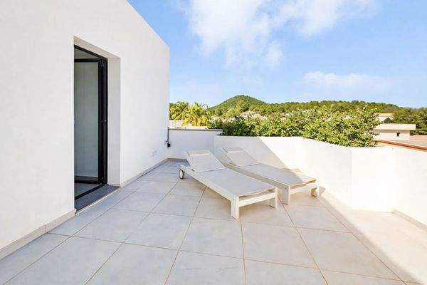 Großzügige Terrasse im Obergeschoss