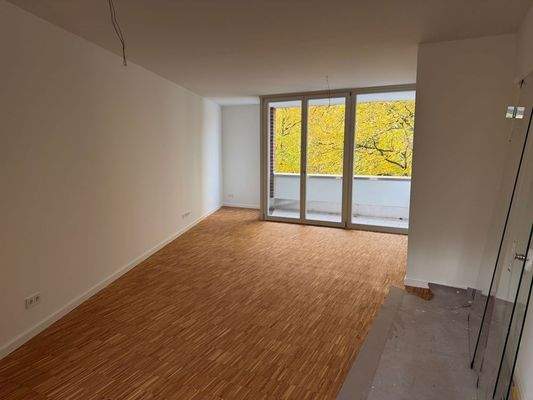 großzügiges Wohnzimmer 