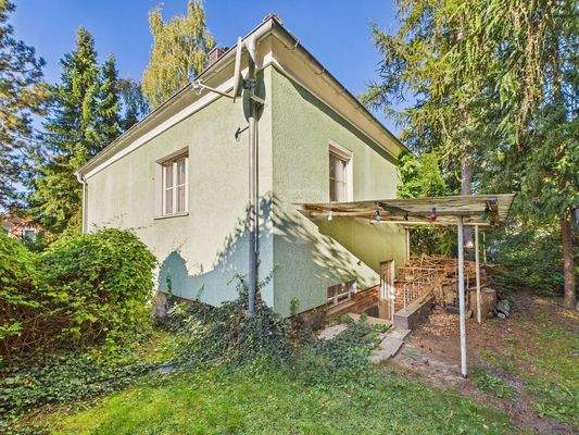 Rückansicht mit Kellereingang