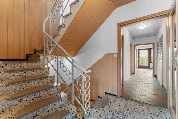 Treppe zum Obergeschoss 