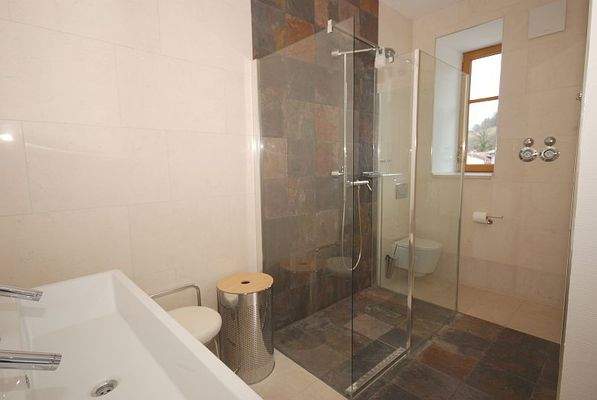 4-Zimmer-Ferienwohnung-AW5-2-014-bad 2 1.jpg