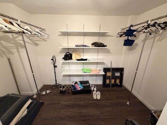 begehbarer Kleiderschrank