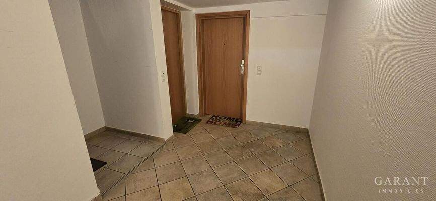 Wohnungseingang im OG