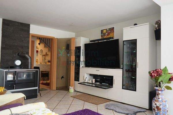 Wohnzimmer mit Kamin 