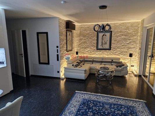 Wohn- Essbereich bei Nacht