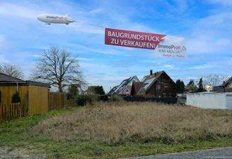 Blick über das Baugrundstück - Achtung, mit KI bea