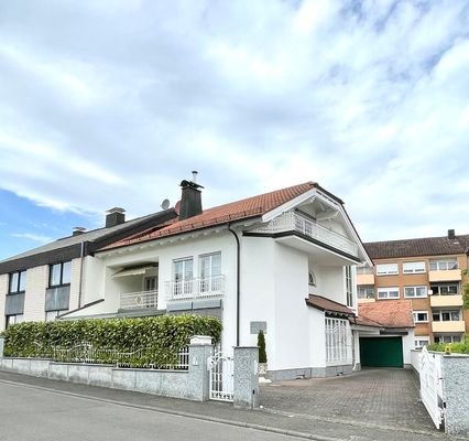Außenansicht - Haus Straßenseite.jpg