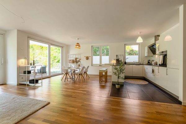 Wohnen mit Essplatz und Küche.jpg