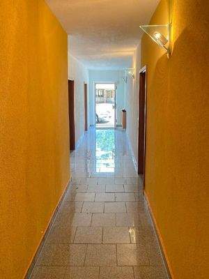 Büroausgang Flachbau auf West