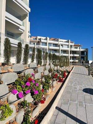 Elegant Flats Close to Amenities in Playa Flamenca Orihuela