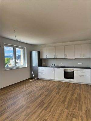 Offener Essbereich mit Einbauküche