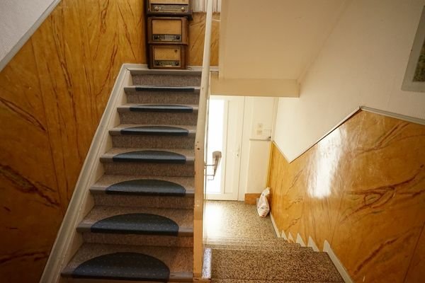 EG Treppe nach oben