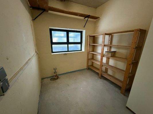 Keller 1 Wohnung DG.jpg