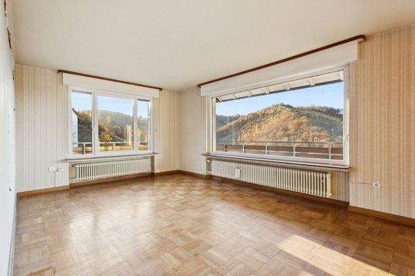 Wohnzimmer mit Panoramafenster