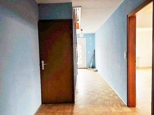 Flur, B2 - Abstellraum unter der Treppe.jpg