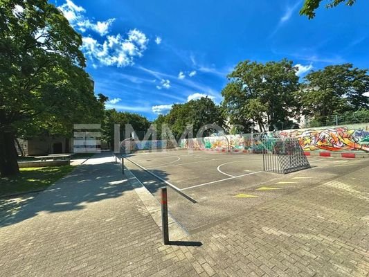 Fußball und Basketball Spielplatz 