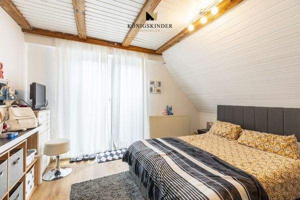  Schlafzimmer  mit direktem Zugang zum Balkon