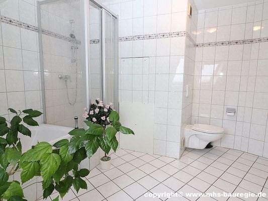 Bild 15 Büro Dachgeschoss Bad