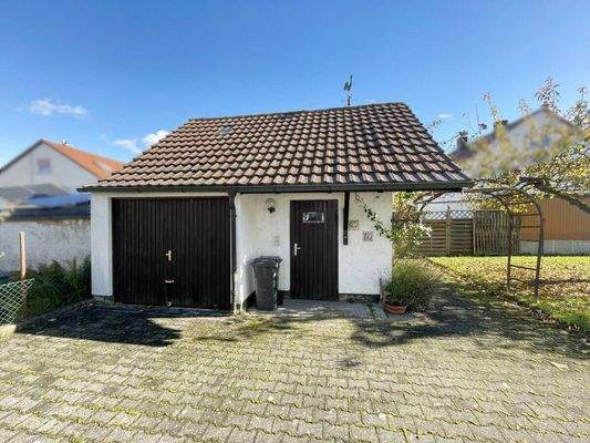 Garage mit Werkstatt/Abstellraum