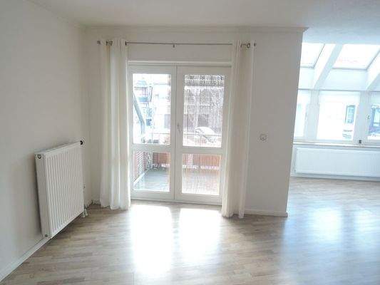 Wohn-/Esszimmer mit Zugang Balkon