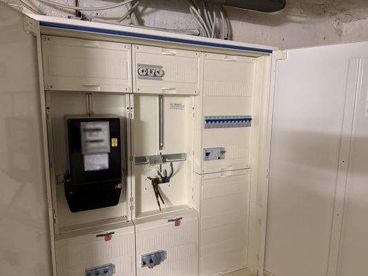 die elektrische Verteilung im Keller