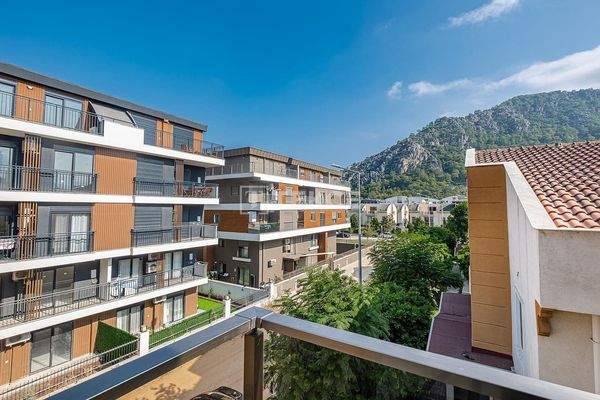 Mountain-View Flats Near the Sea in Konyaaltı Antalya