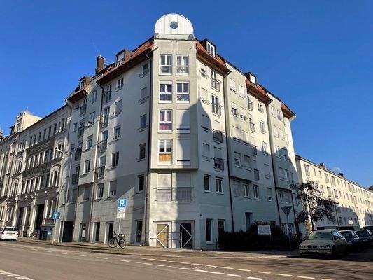 Hausansicht_Zufahrt TG links