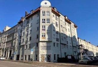 Hausansicht_Zufahrt TG links