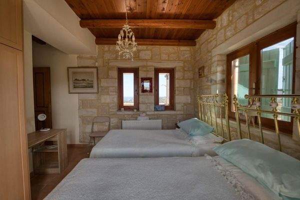 Kreta, Vamos: Möblierte Steinvilla mit Panoramablick auf Meer und Berge zu verkaufen