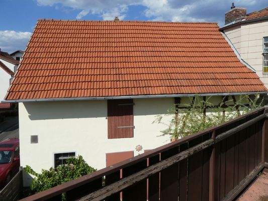 Blick zum Nebengebäude