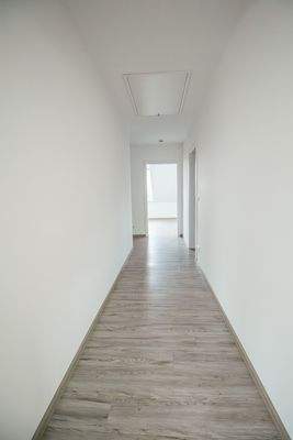großer, heller Flur