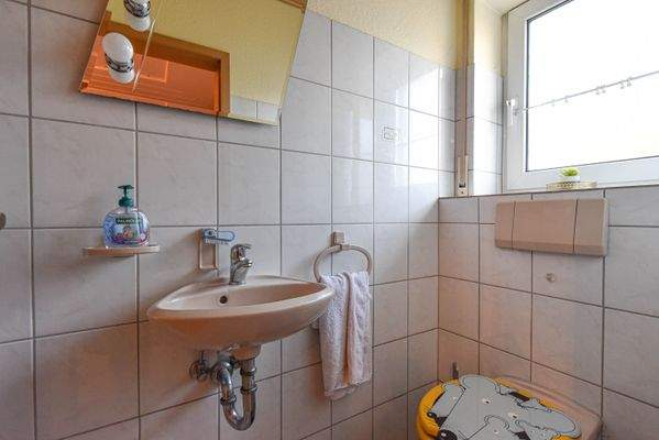 Gäste WC mit Fenster 