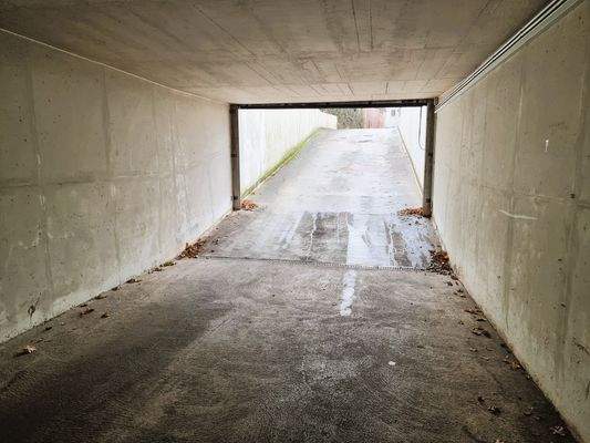 Tor mit Zugseil von Innen und Schlüssel von Außen