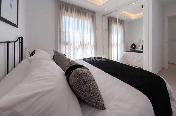 Contemporary Villas with Private Pool in Los Alcázares