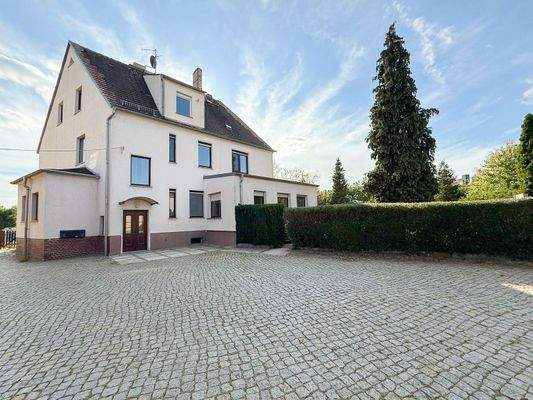 Hausansicht mit Hintereingang