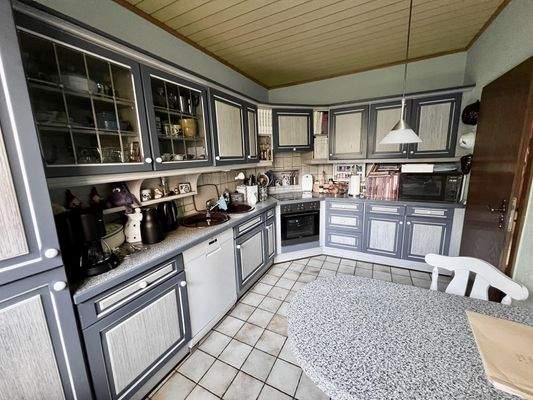 Geräumige Einbauküche inklusive