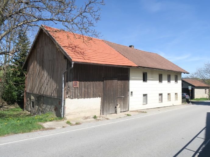 Bauernhaus m Scheune u Bachlauf -
