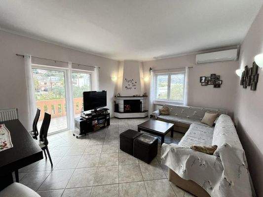 MIT VIDEO: Kreta, Neo Chorio: Zwei- Apartmentshaus zu verkaufen