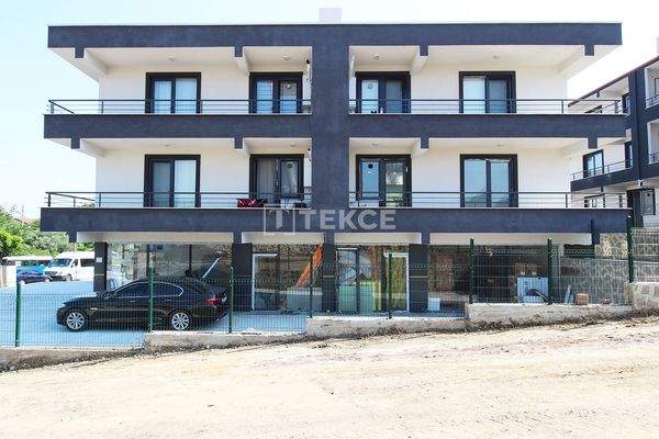 Real Estate in Complex with Sea View and Pool in Yalova Altınova