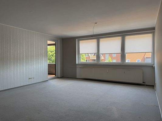 Wohnzimmer mit Zugang Balkon