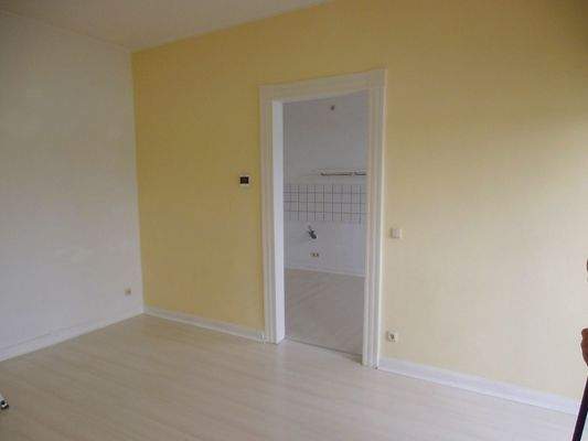 Wohnzimmer mit Übergang Küche