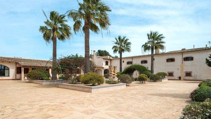 Charmante Finca mit verschiedenen Gebäuden zum Verkauf in Santanyí, Mallorca