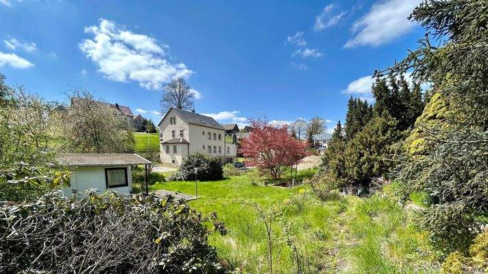 Blick nach dem Eingang des Grundstücks