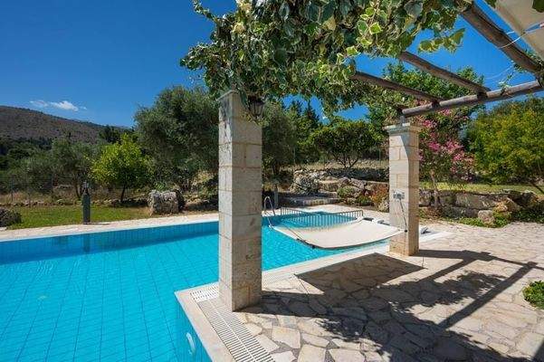 Kreta, Maza: Steinvilla mit beheiztem Pool und Garten in ruhiger Lage zu verkaufen